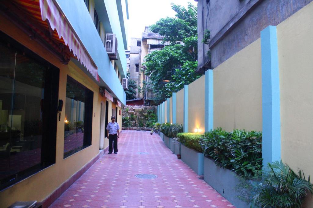 Hotel Crestwood Calcutta Exterior foto