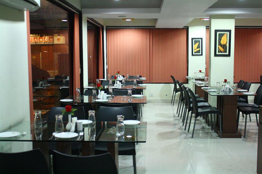 Hotel Crestwood Calcutta Exterior foto