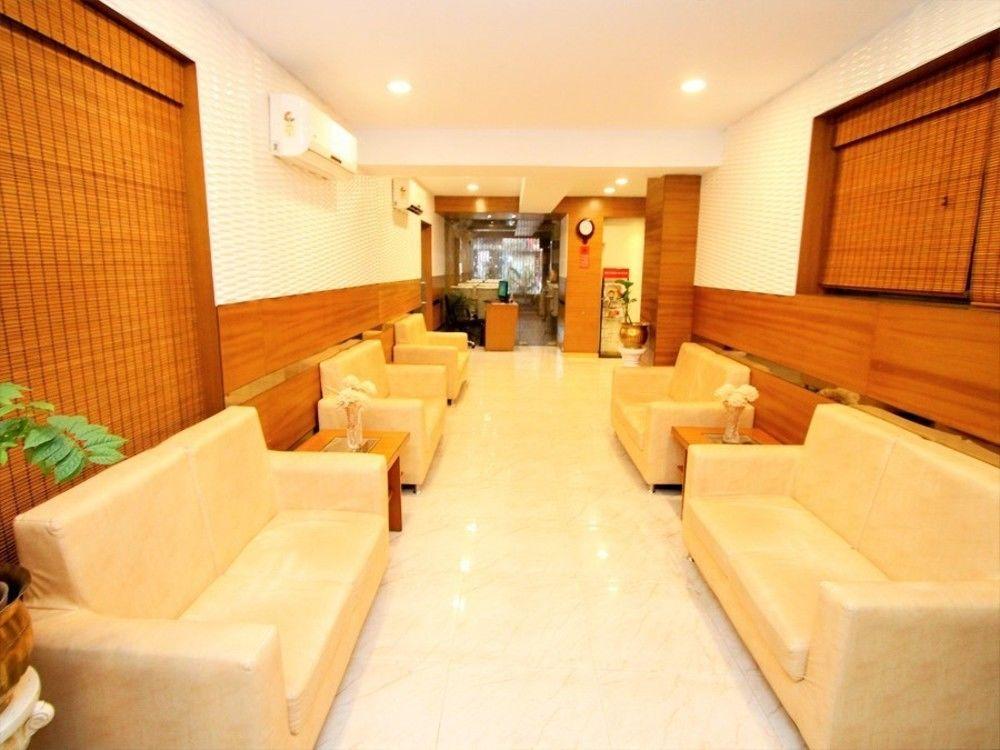 Hotel Crestwood Calcutta Exterior foto