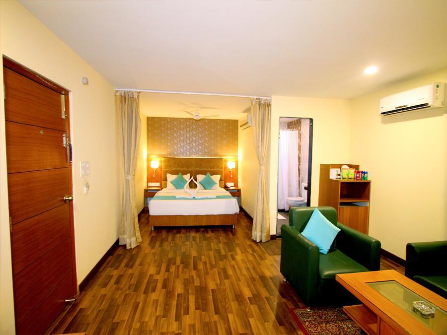 Hotel Crestwood Calcutta Exterior foto